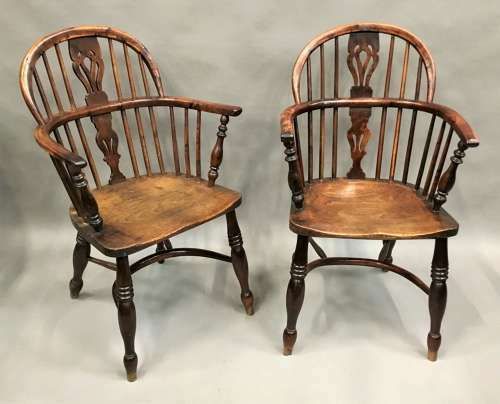 photo furniture Good C19th Pair Of Burr Yew And Elm Windsor Armchairs