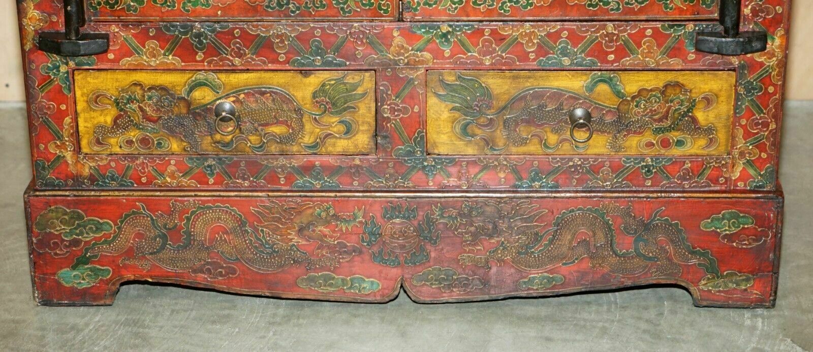 photo vintage Full Sized Vintage Chinese Red Dragons Painted Pagoda Top Wardrobe With Drawers