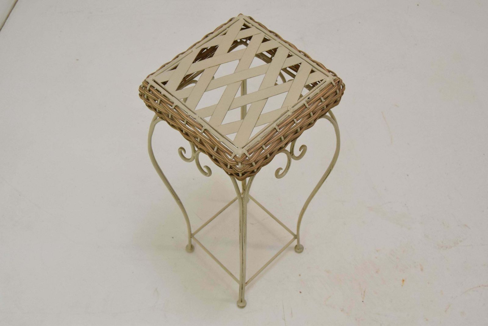 photo furniture Mid Century Flower Stand, 1980's.