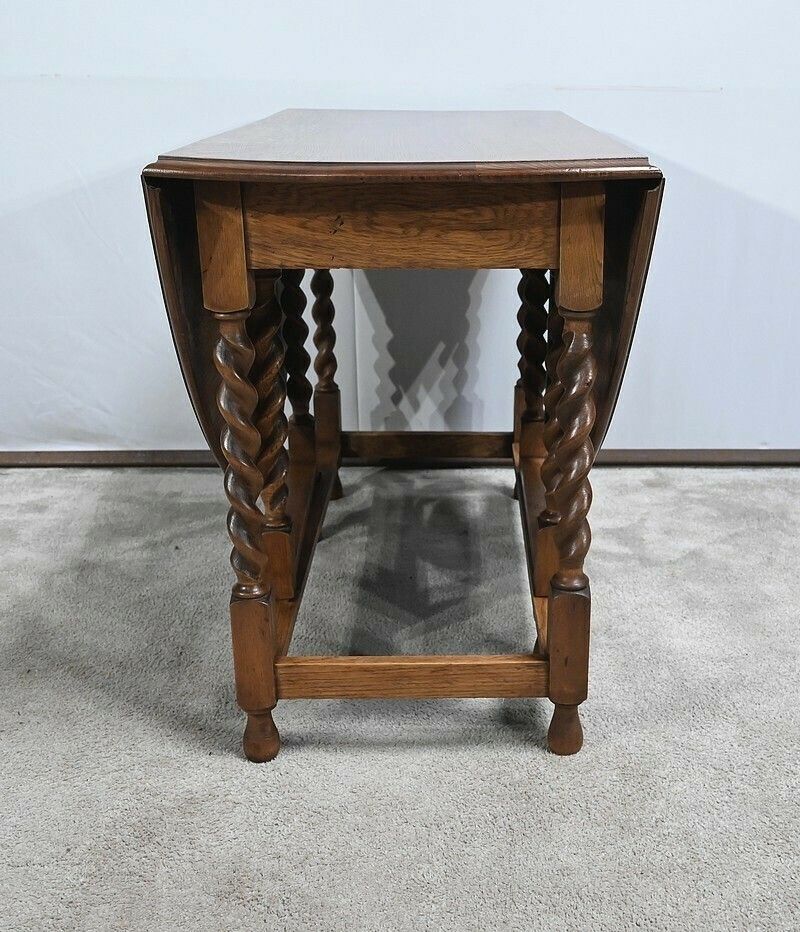 photo buy Gatelag Table In Solid Oak, England – 1920