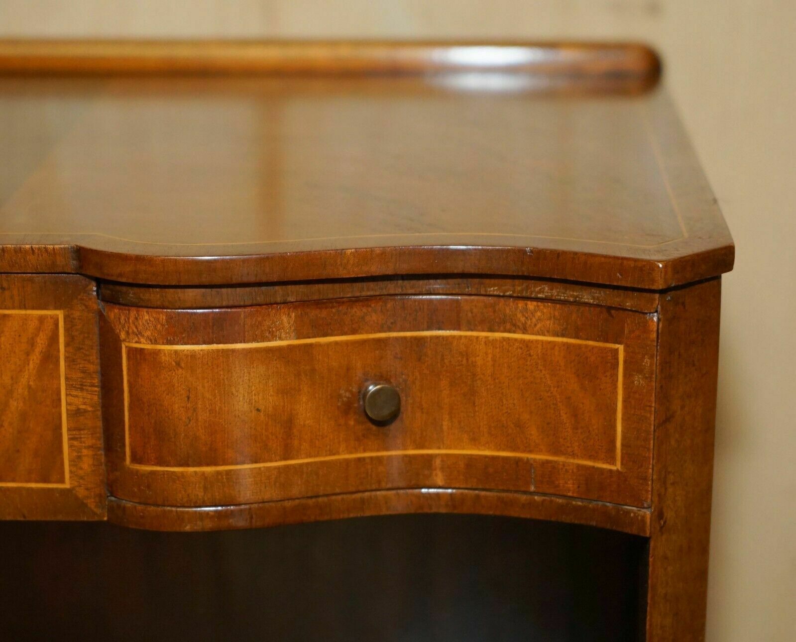 Pair Of Antique Restored Serpentine Fronted Flamed Mahogany Side End Lamp Tables photo vintage