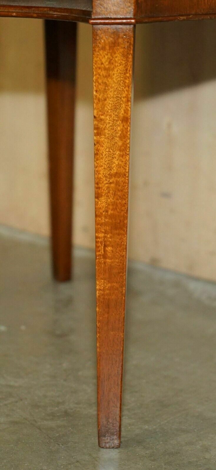 photo vinterior Pair Of Antique Restored Serpentine Fronted Flamed Mahogany Side End Lamp Tables