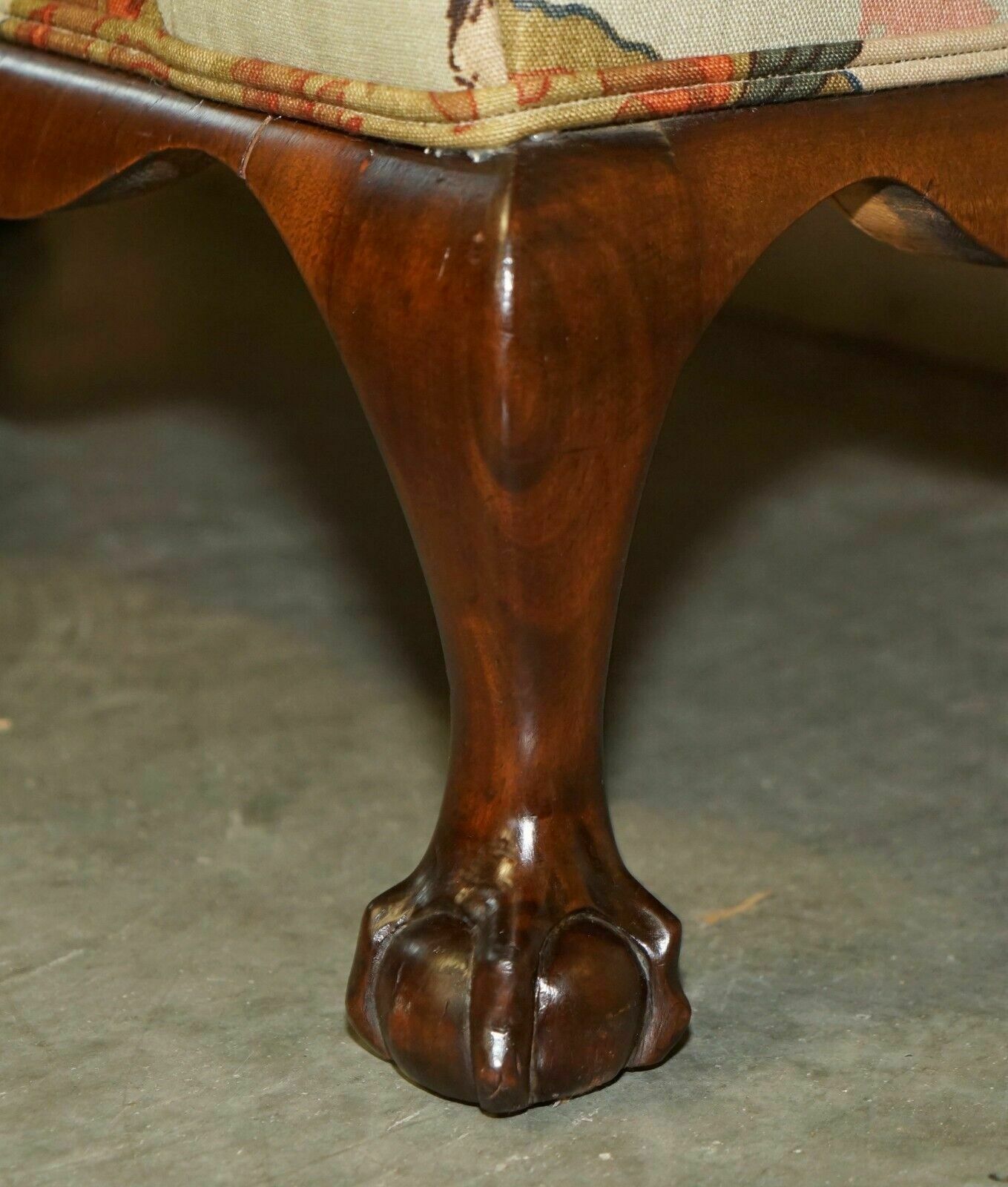 photo vintage Antique Claw & Ball Foot Hall Bench Window Seat In Mulberry Flying Duck S Fabric
