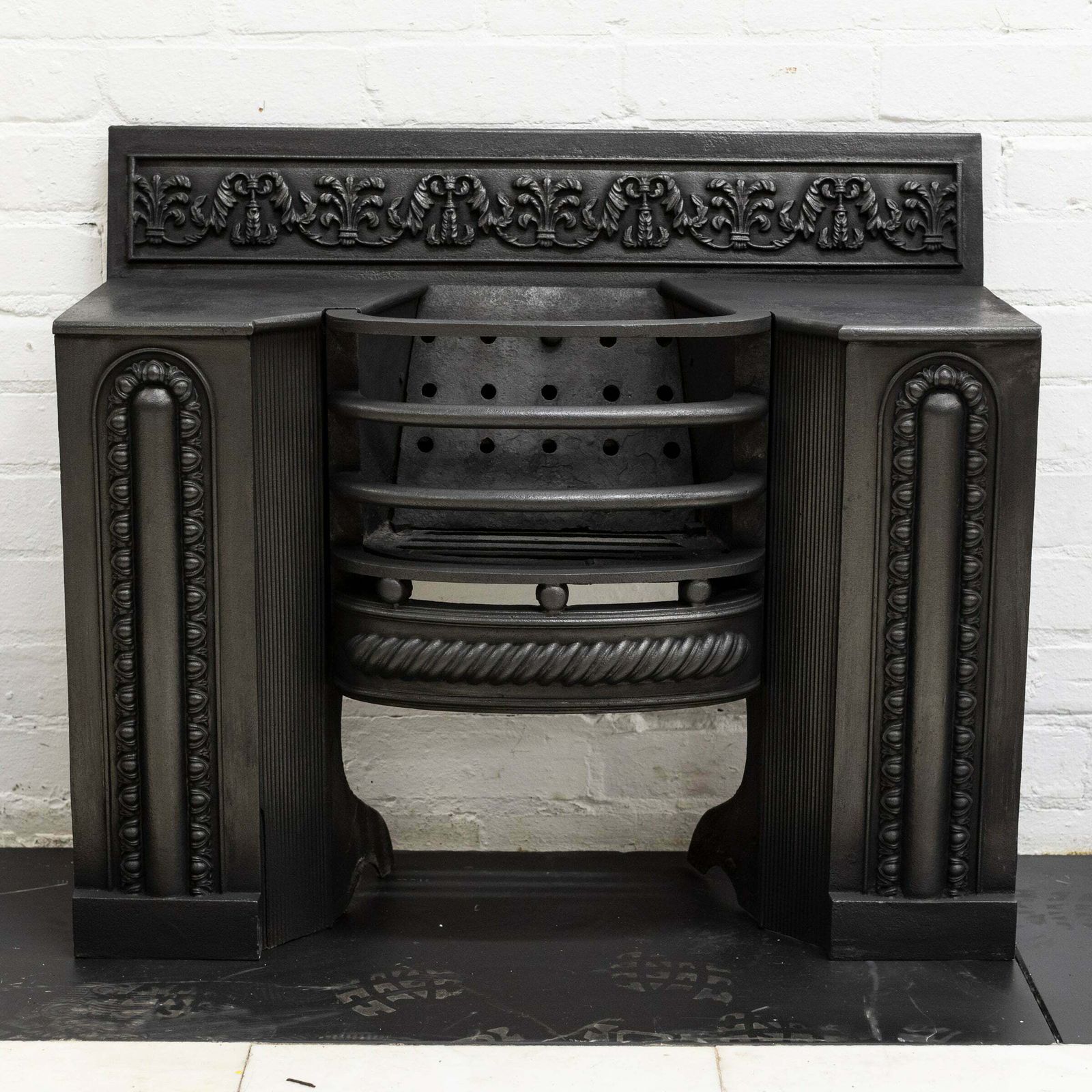 photo furniture Antique Georgian Cast Iron Hob Grate