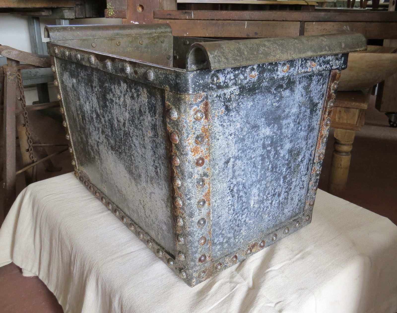 Galvanised Riveted Quencher / Trough 19th Century. photo 1050.0