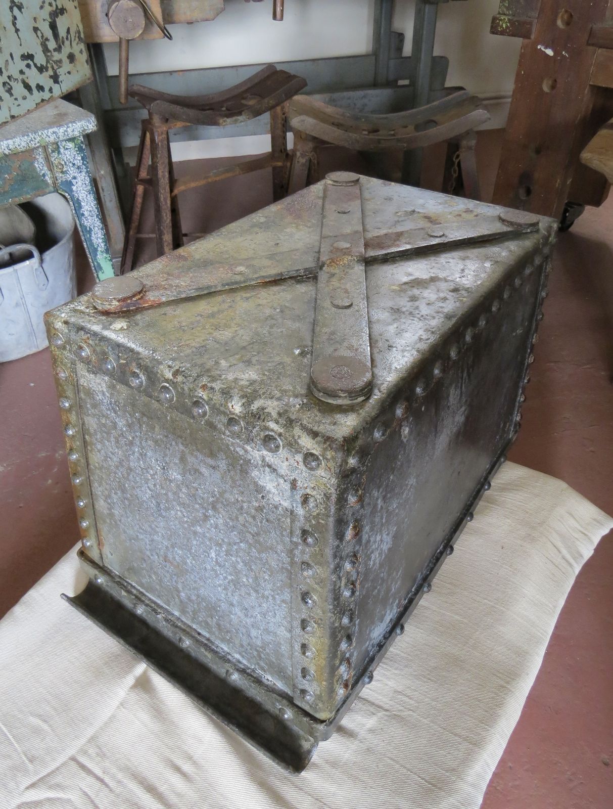 Garden Decor Galvanised Riveted Quencher / Trough 19th Century. photo