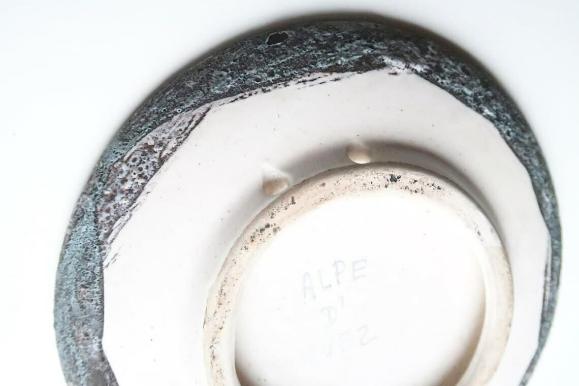 French Ceramic Wall Plate, Fat Lava, 1970s / Alpes D'huez, Cave Decor, Grey, Rustic, Mountain, Chalet photo vinterior