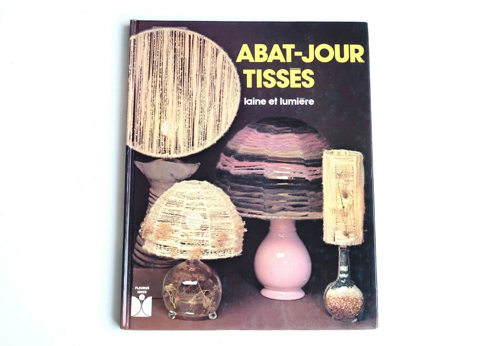 Livre « Abat-jour tissés : laine et lumière » par Anne Manceaux-Manier, Fleurus, 1987 / abat-jour, vintage, lampe, folk, country, boho