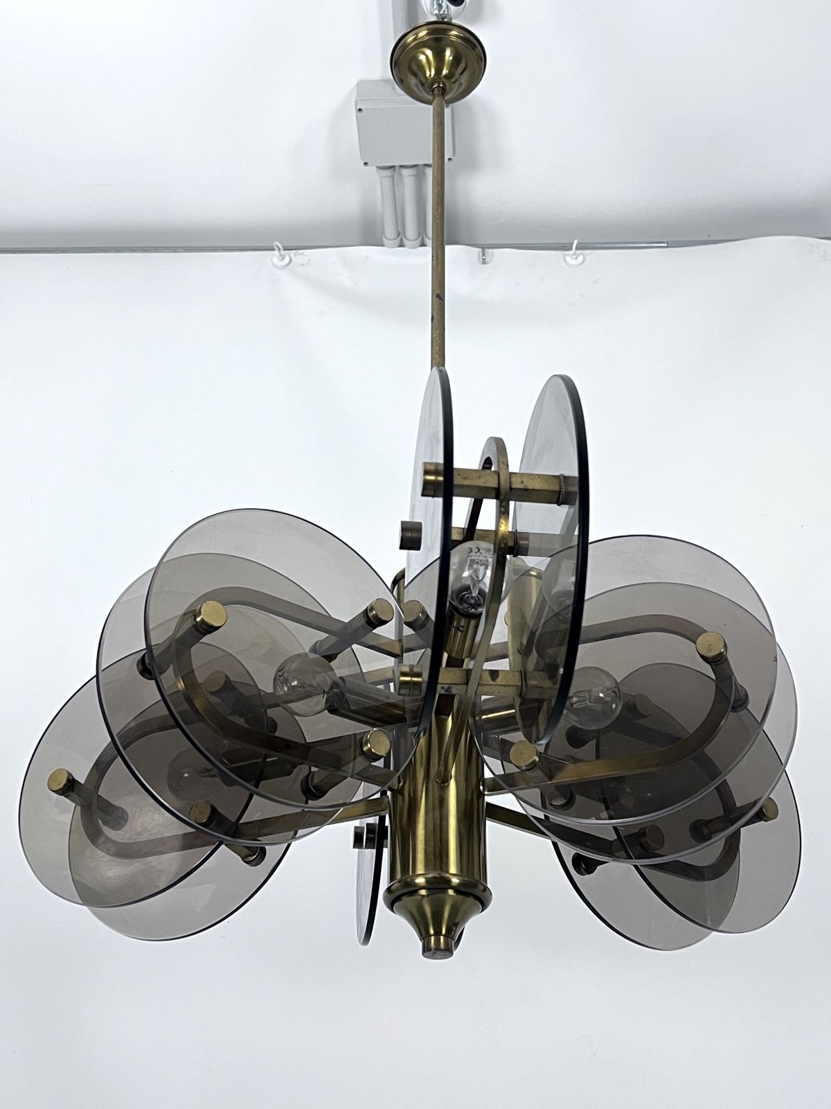 Postmodern Brass And Thick Glass Chandelier By Gino Paroldo. Italy 1970s photo vintage