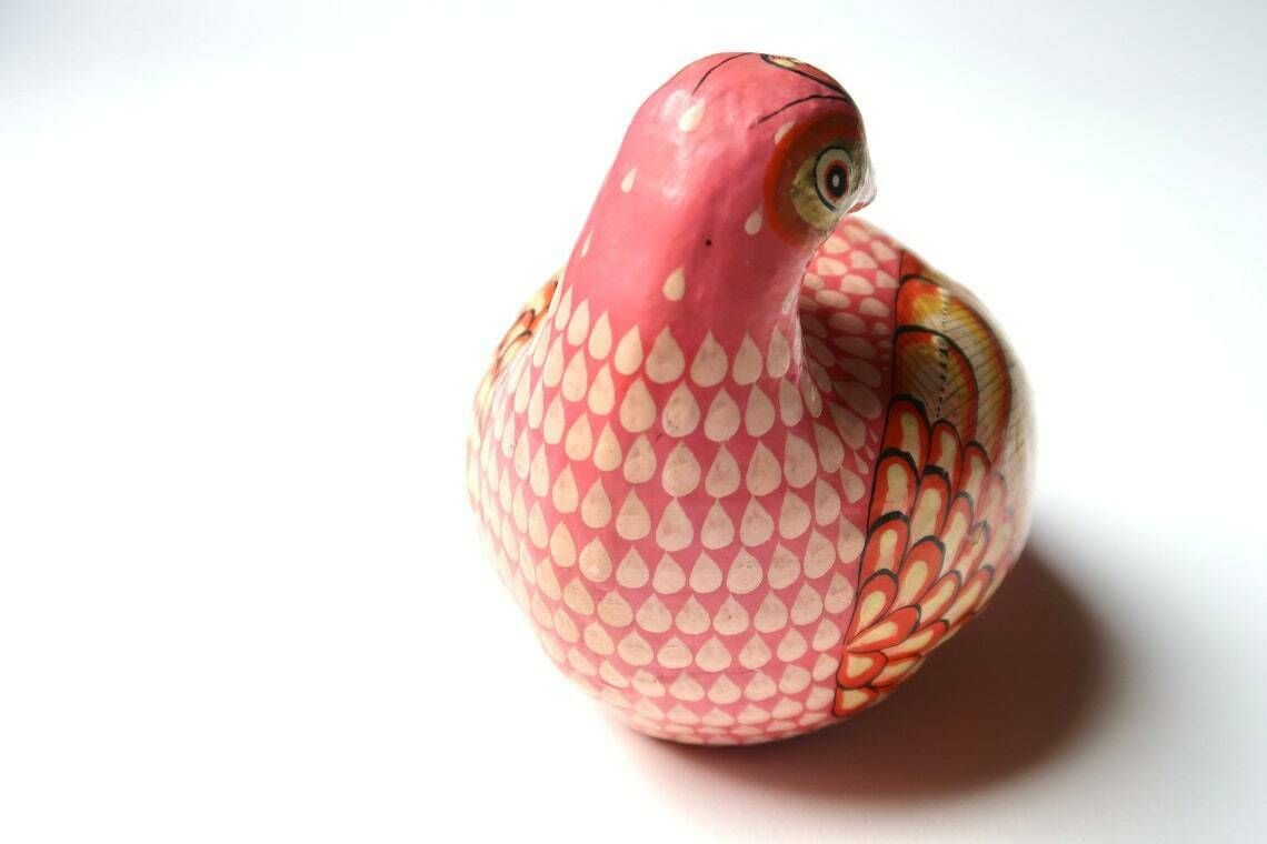 Mexican Folk Art Paper Mache Bird, Dove Signed J. Inès Arana Mex, 1970s / Mexico, Pale Pink, Colorful photo vinterior