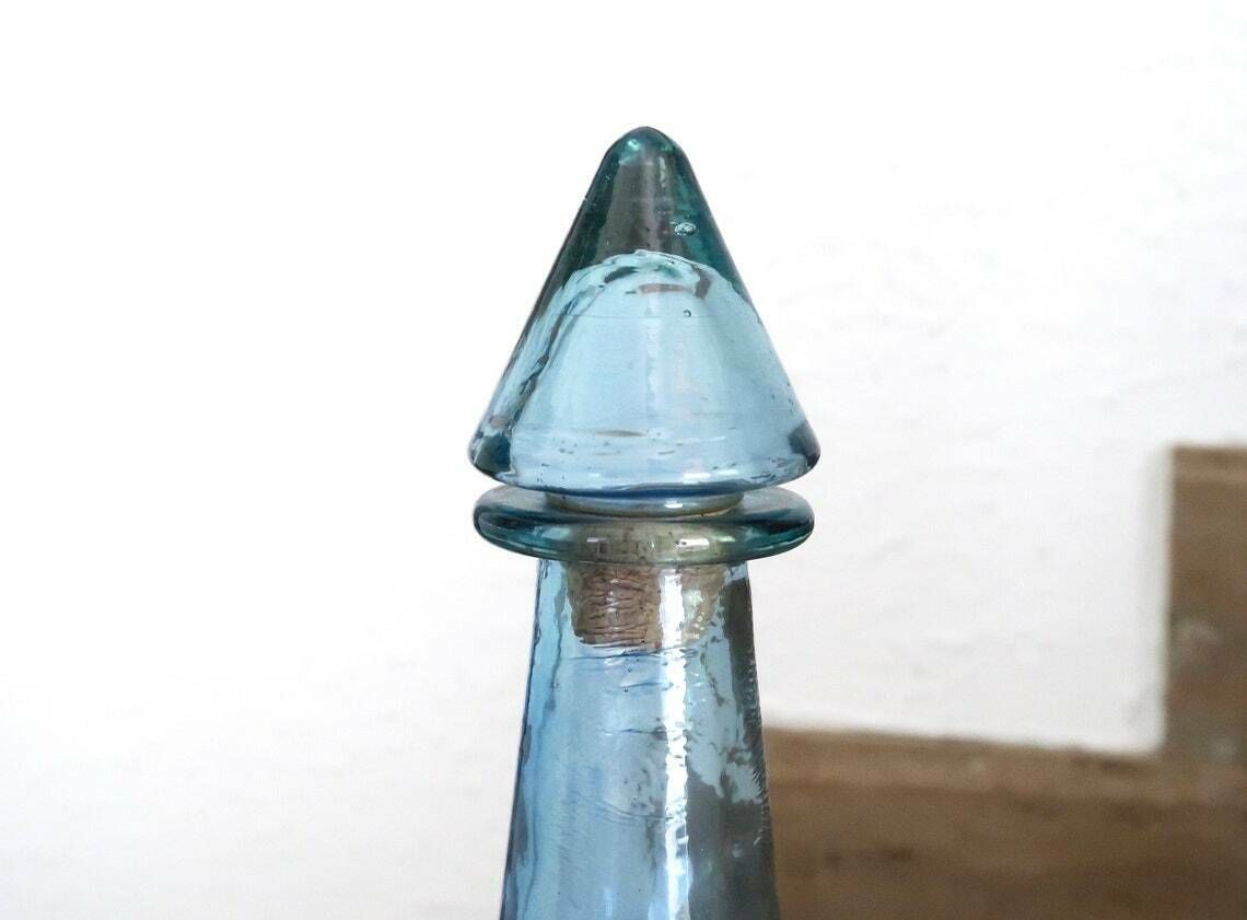 Blauwe Glazen Geniesfles, Italiaanse Karaf, Jaren 1960 / Empoli, Boho Chic, Bohemian, Folk, Made In Italy photo for sale