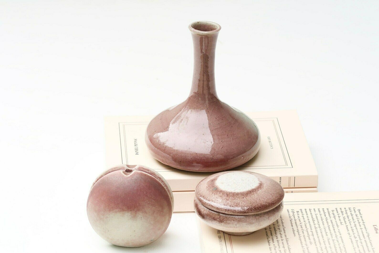 Set Van 3 Franse Keramische Vazen En Doos, Lichtroze, Jaren 1970 / Vintage, Boho Chic, Folk