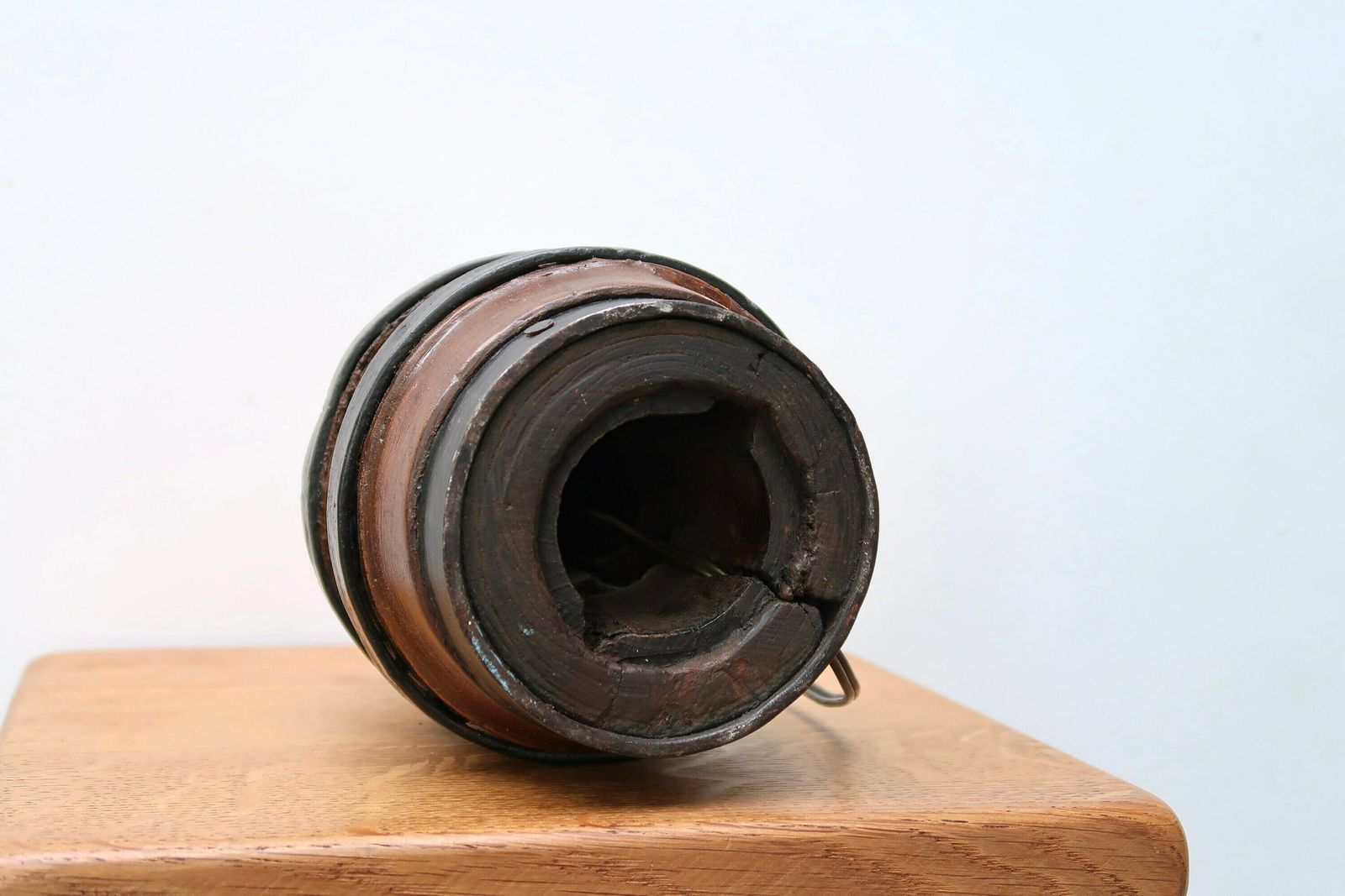 Franse Houten En Ijzeren Tafellamp, Folk Art, Jaren 1970 / Rustiek, Landelijk, Houten Driepoot, Boho Chic photo 192.0