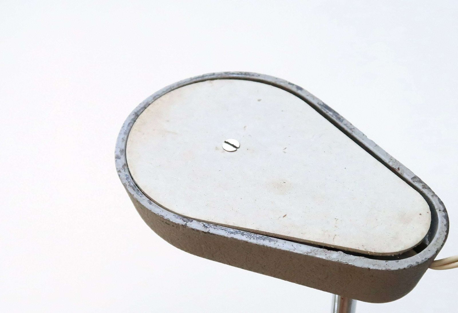 photo furniture Franse Gelede Grijze Bureaulamp, Ca. Jaren 1950 / Vintage, Mid Century Modern