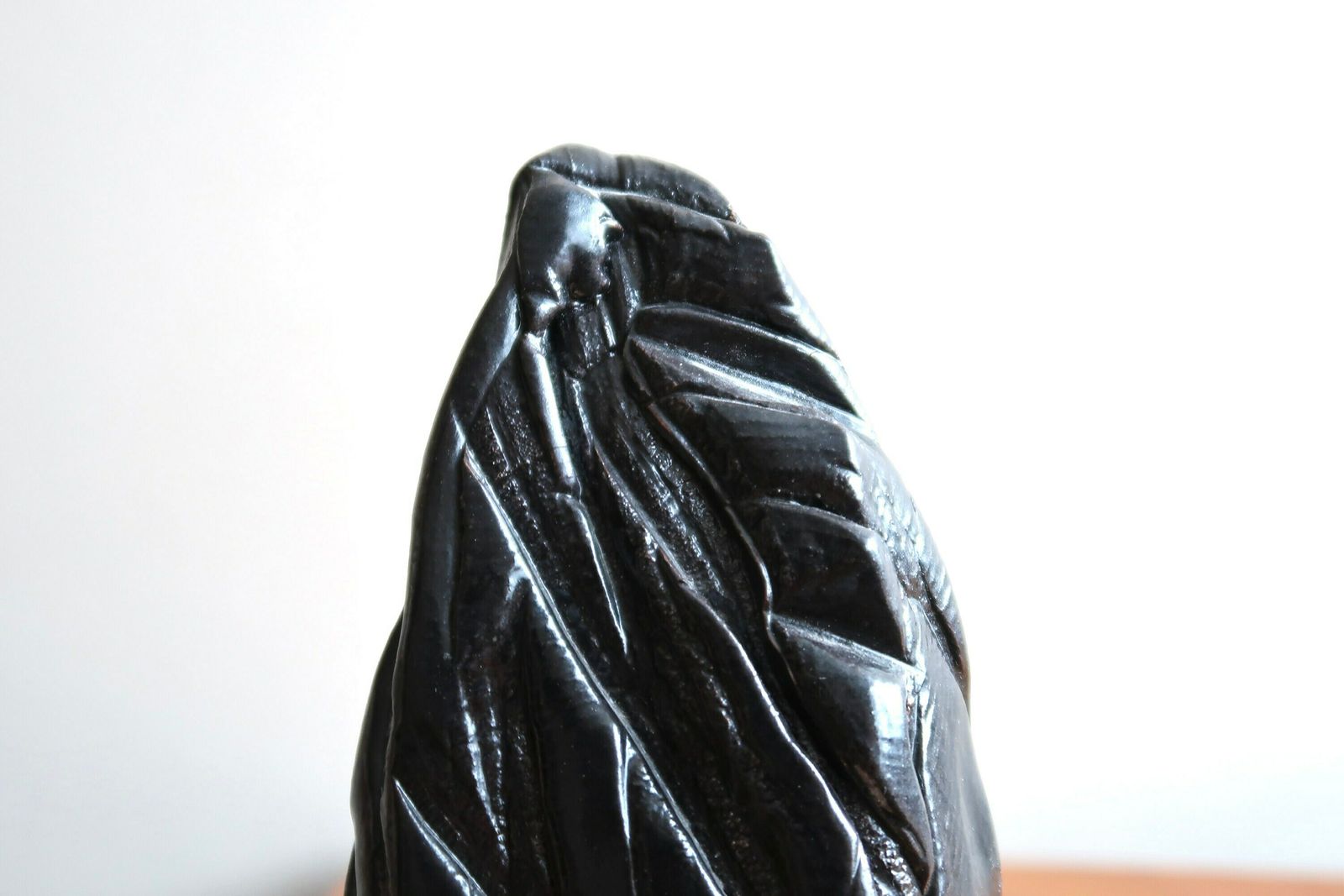 Minimalistische Zwarte Keramische Sculptuur "Cliff", Jaren 1970 / Kiezelsteen, Abstract, Kunst, Presse Papier photo for sale