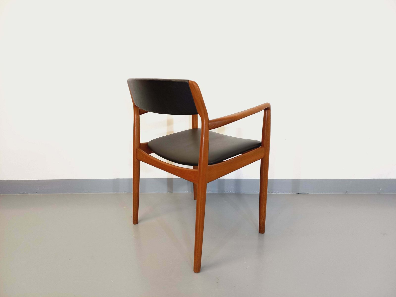 photo furniture Scandinavian Teak Armchair, 1960s