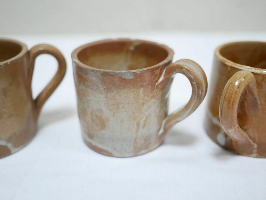 photo vinterior Series Of 8 Vintage Stoneware Cups And Saucers