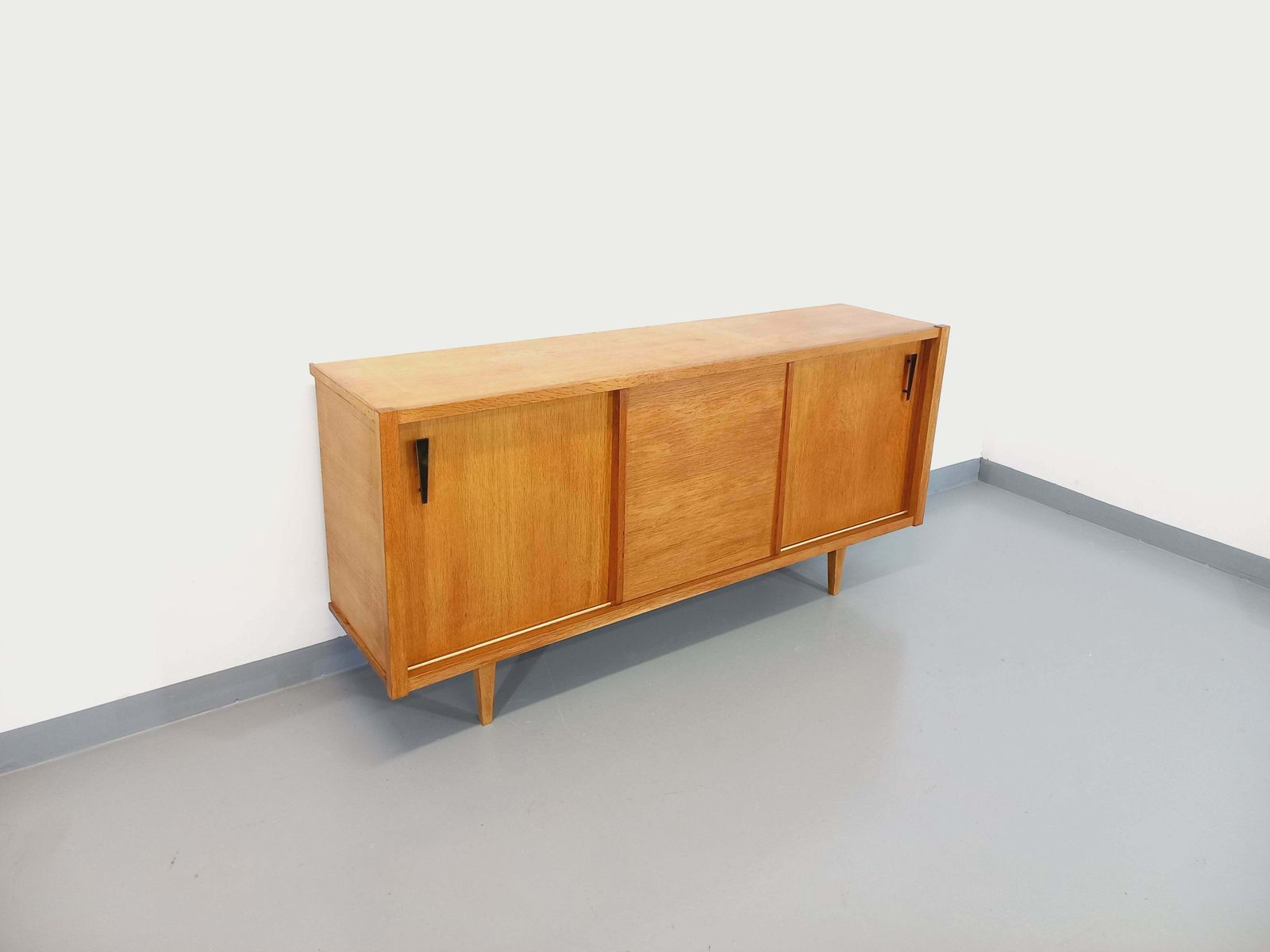 Buffet en chêne, années 1960, moderniste photo for sale