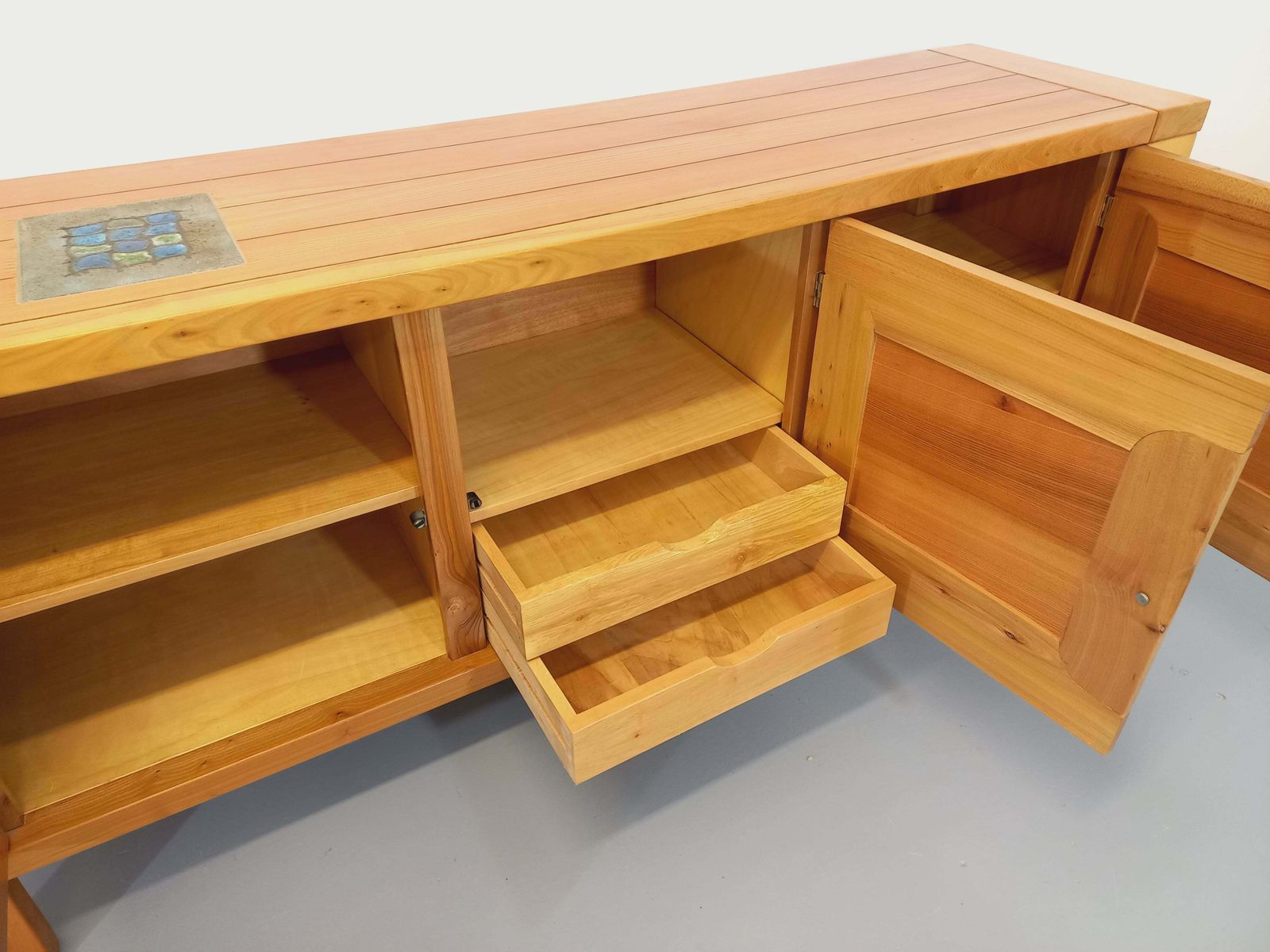 Mobilier Buffet Maison Regain en orme, années 1970 photo