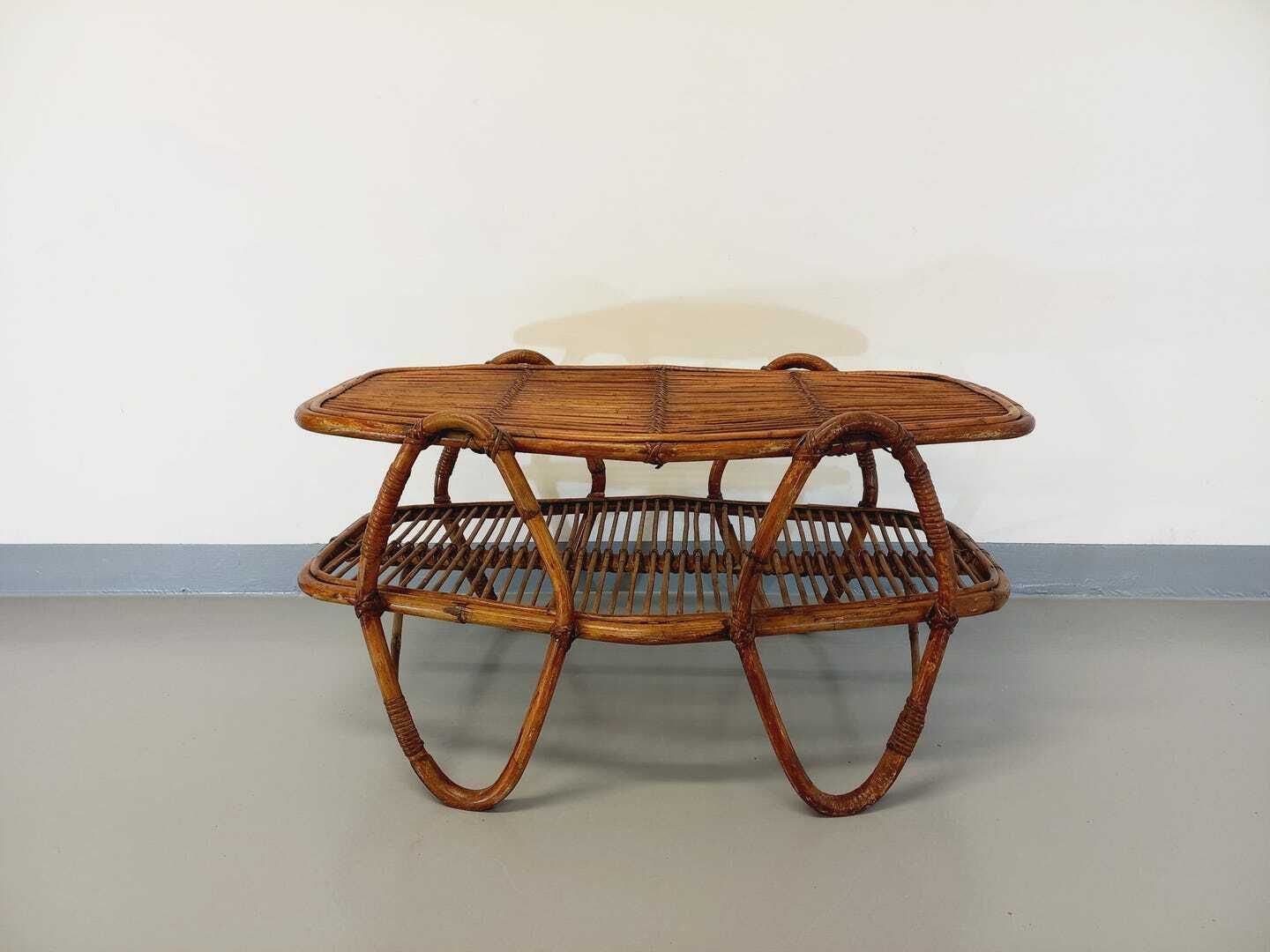 photo furniture Table basse hexagonale en rotin, années 1960