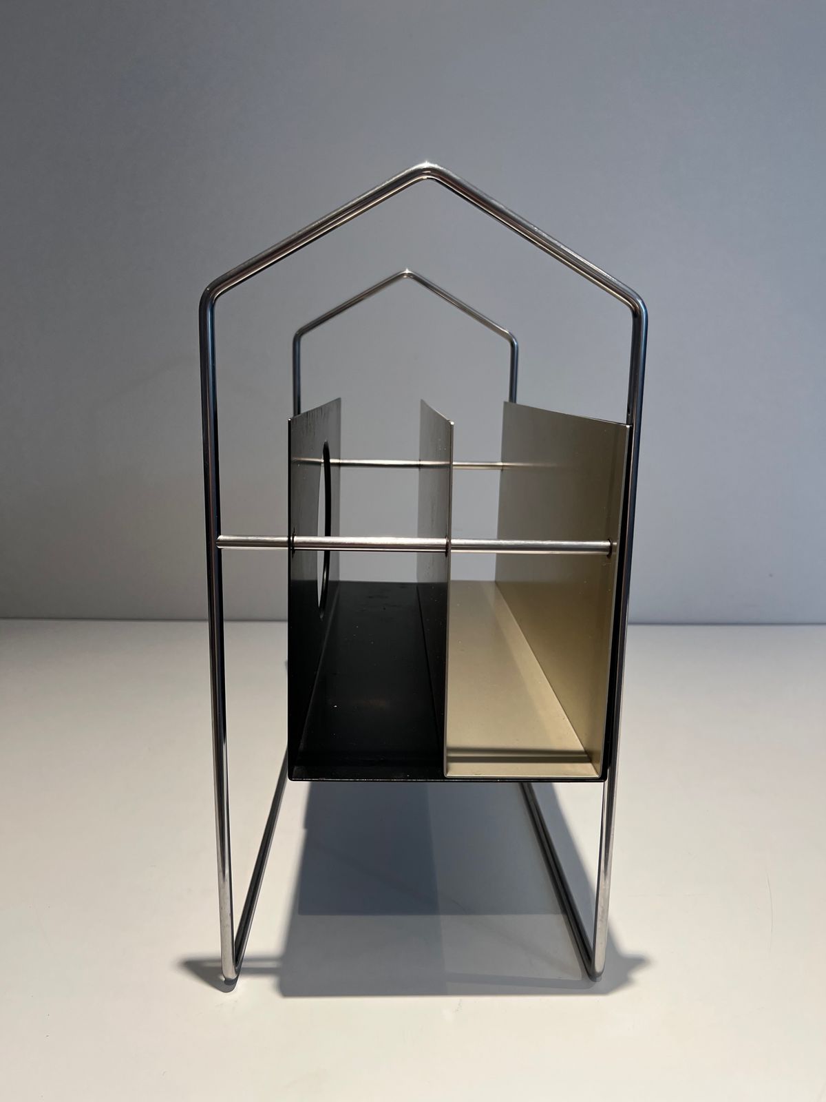 Chrome Design Magazine Rack In Black And White Lacquered Metal photo vinterior