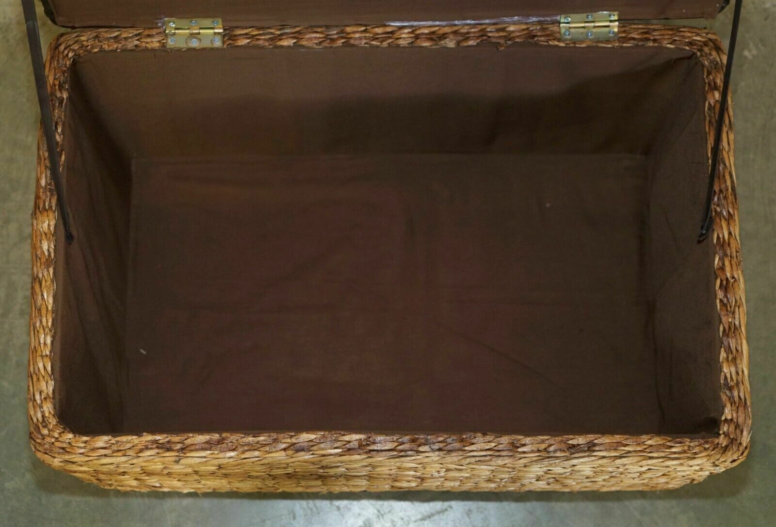 photo vintage Lovely Pair Of Vintage Wicker Linen Storage Trunks Seats With Solid Wood Tops