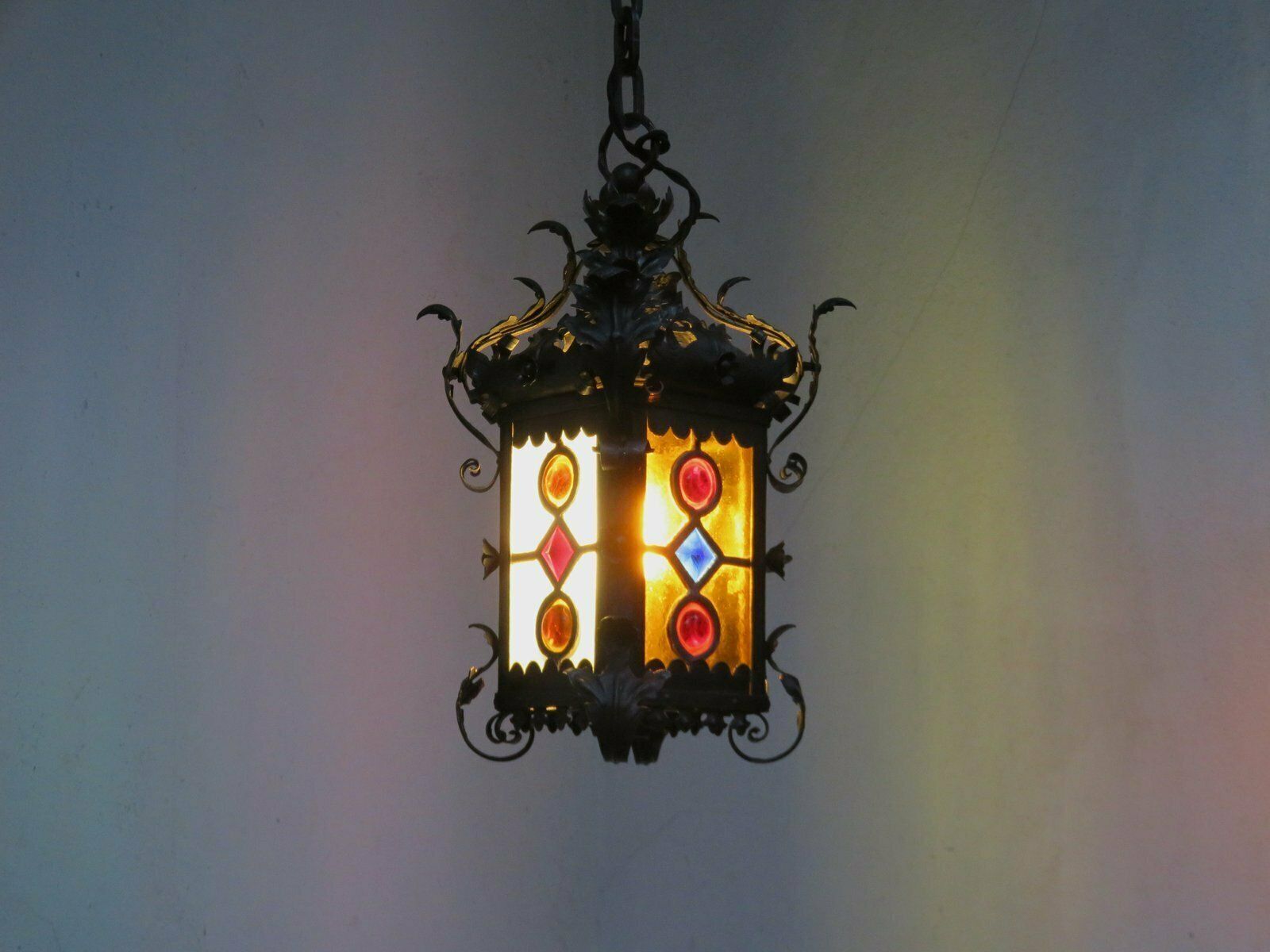 photo vintage Art Nouveau Arts & Crafts Wrought Iron & Colored Lead Glazing Ceiling Light