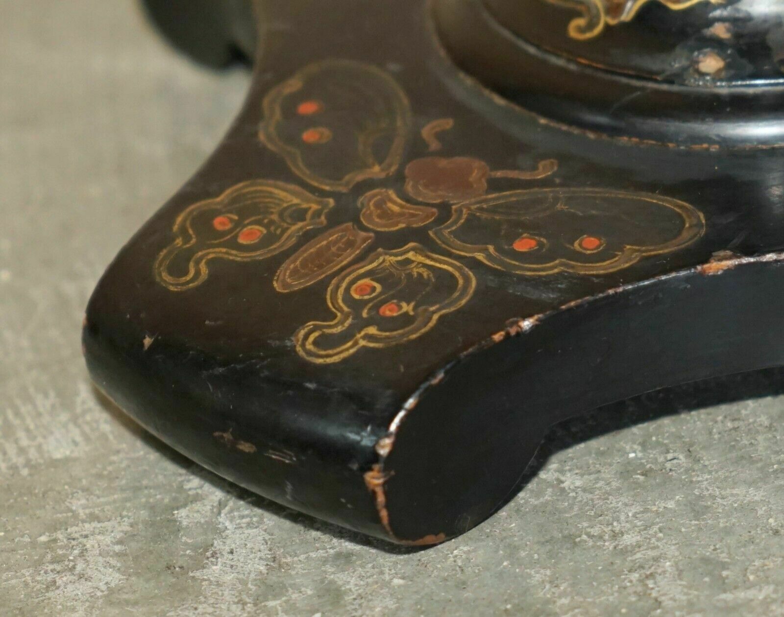 950.0 Antique Chinese Chinoiserie Lacquered & Hand Painted Side End Lamp Wine Table photo