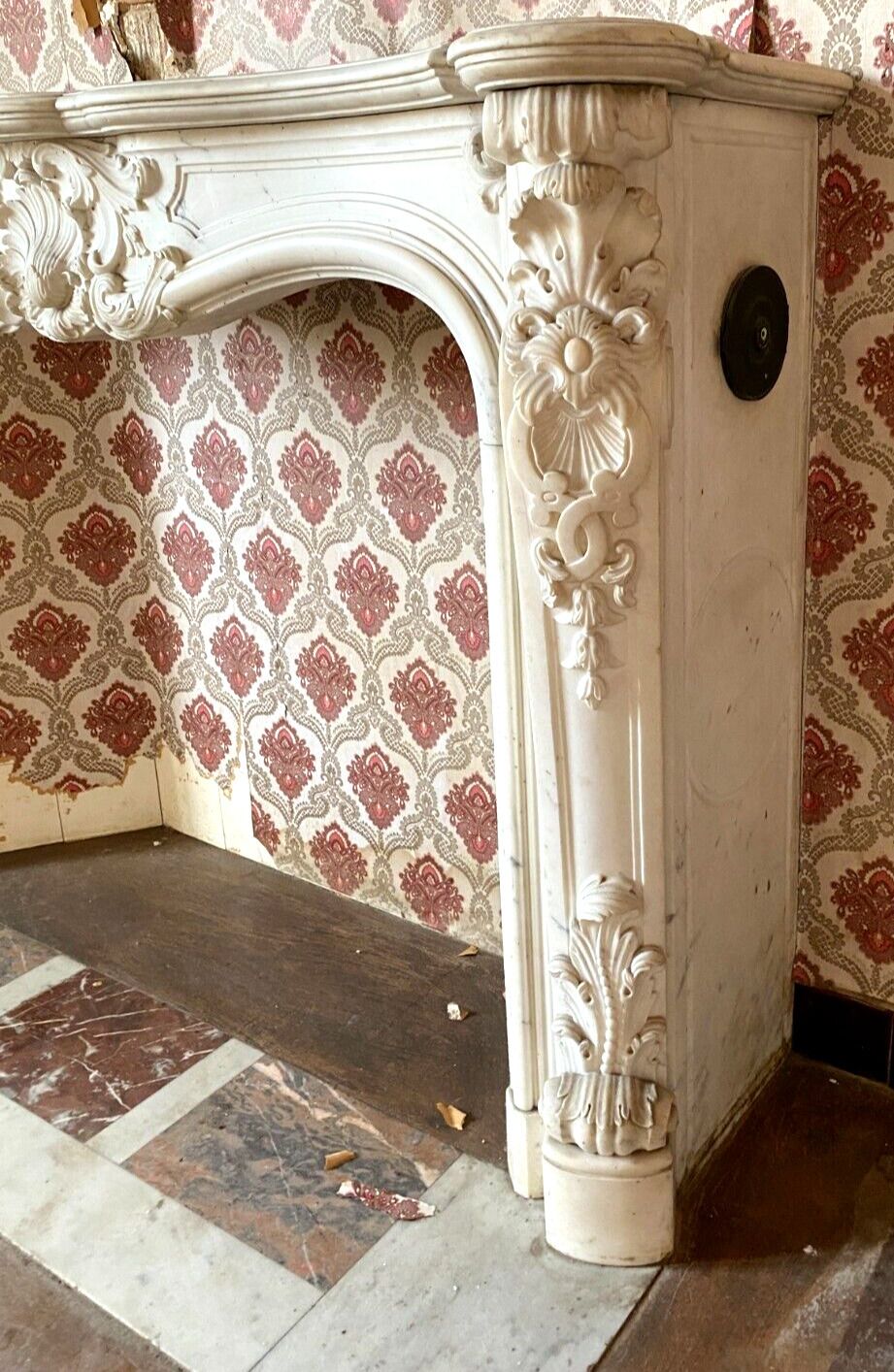 photo vintage Louis XV Style Fireplace In White Carrara Marble 19th Century