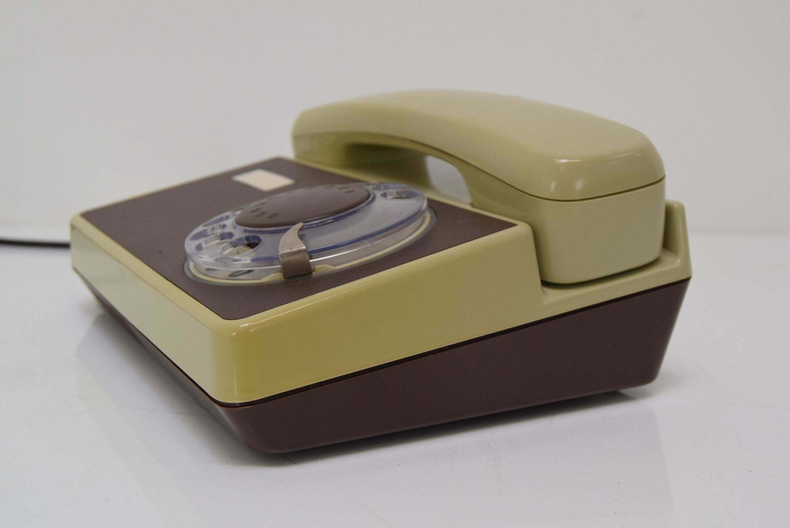 Téléphone mid-century Tesla, années 1980. photo vinterior