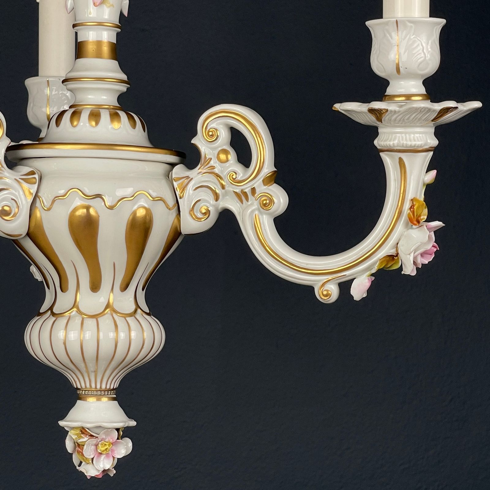 photo vinterior Vintage Capodimonte Porcelain 3 Arm Chandelier Italy 1940s