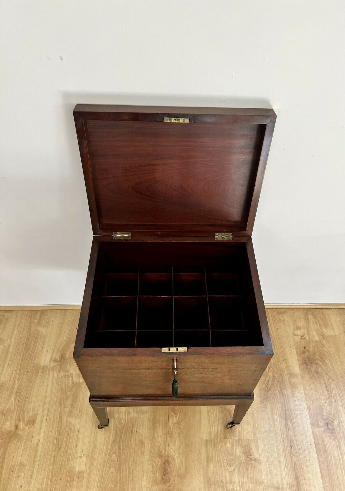 photo furniture Antique George III Quality Mahogany Callarette