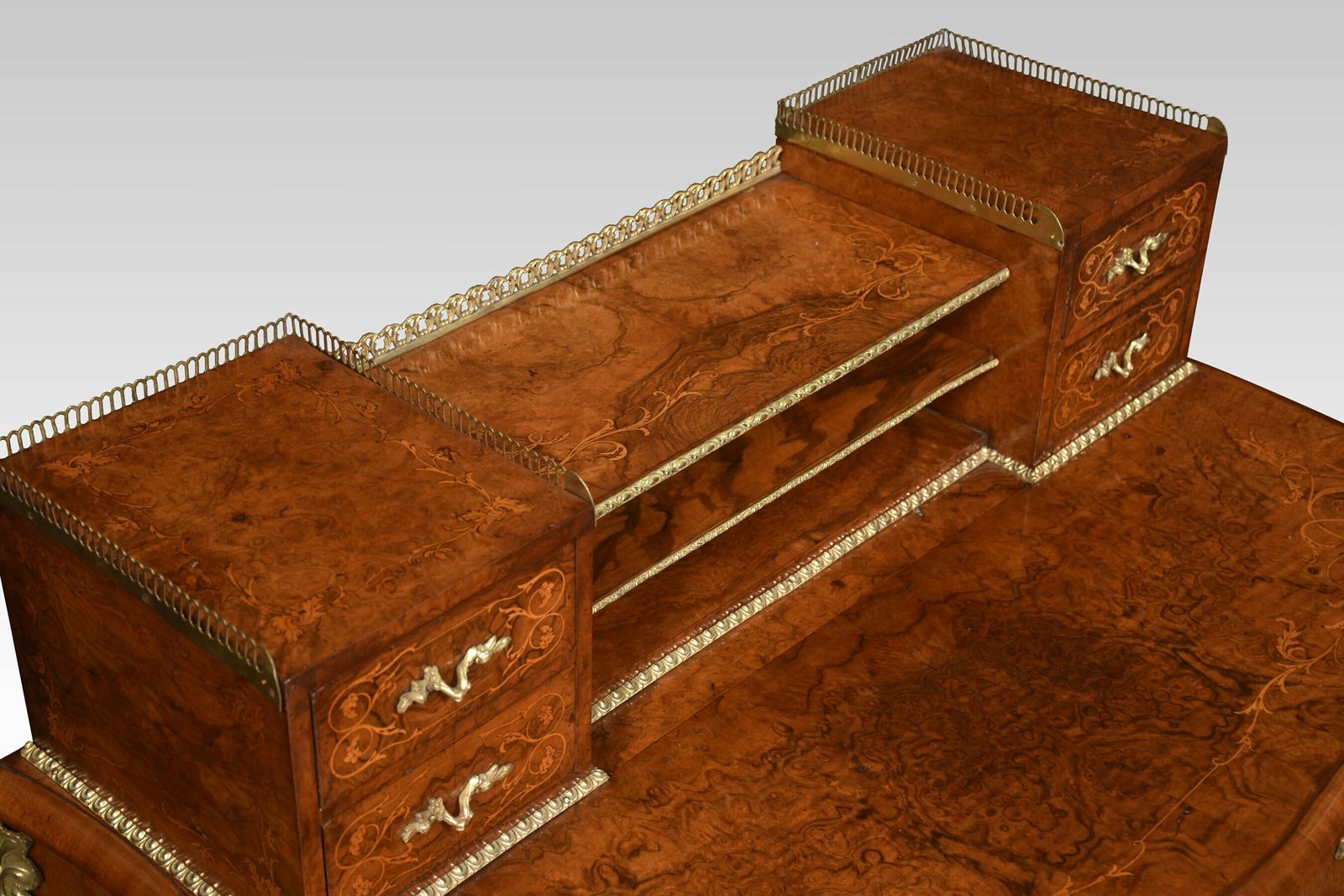 19th Century Walnut Inlaid Bonheur Du Jour photo vinterior