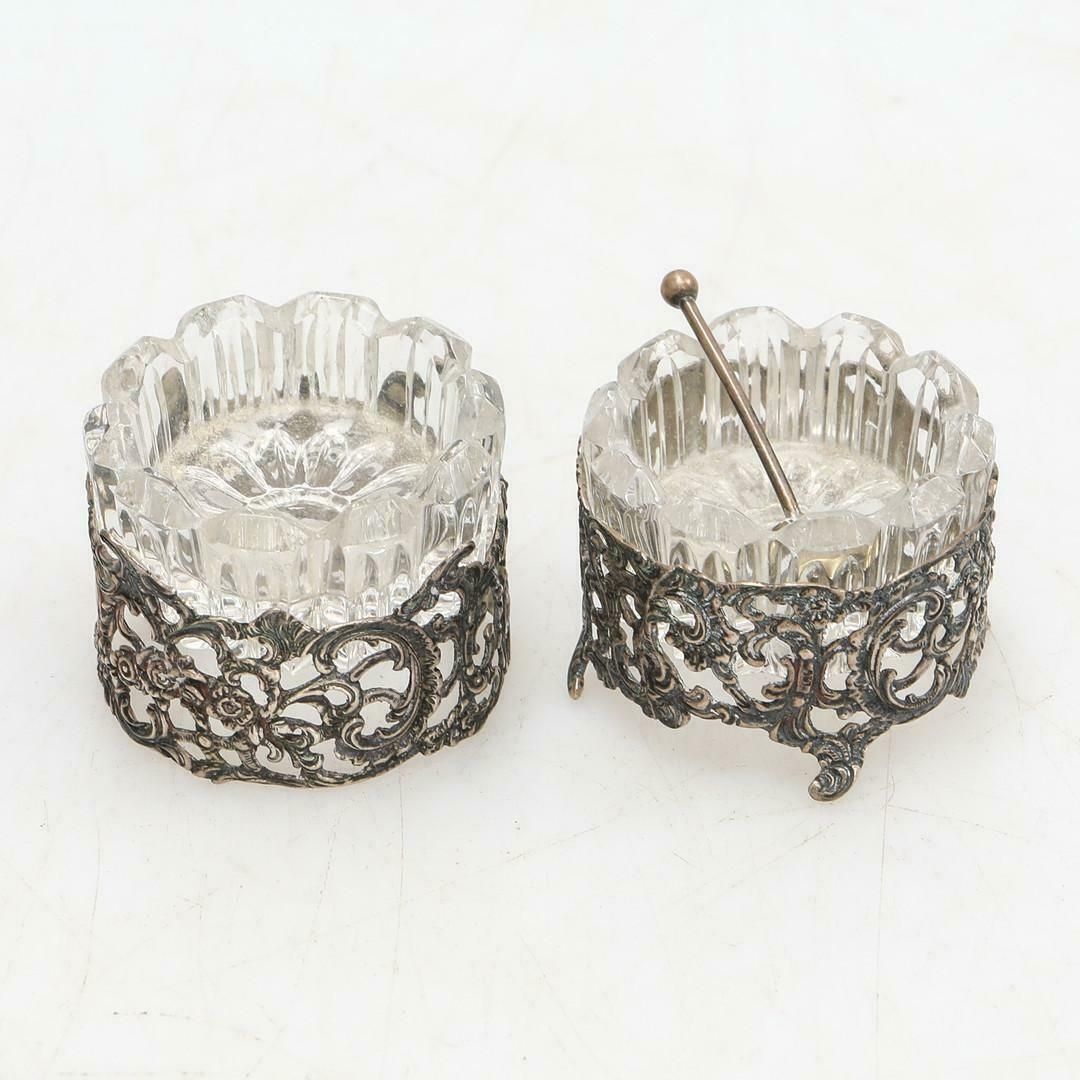 Antique Silver Salt Shaker, A Pair Of Salt Shakers Crystal Bowl Inside Spoon photo 550.0