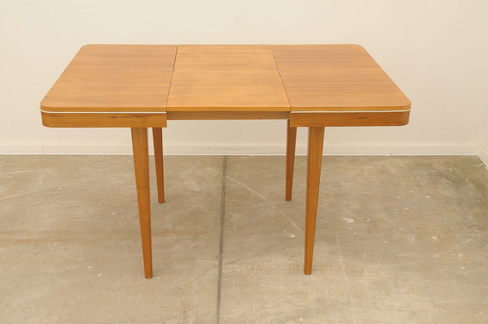 Volledig Opgeknapt Inklapbare Eettafel Van Jitona, Ca. Jaren 1960, Tsjecho Slowakije photo Meubels