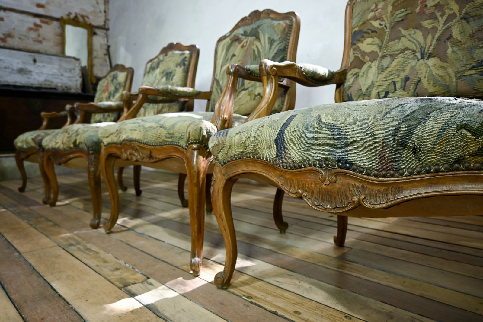 photo vintage A Set Of Four 19th Century French Louis XV Fauteuils Open Armchairs