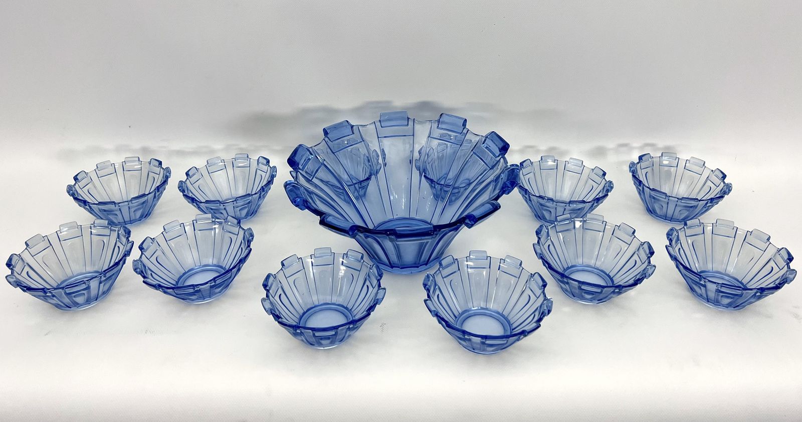 Art Deco Murano Glass Serving Bowl Set Of 13. Italy 1930s