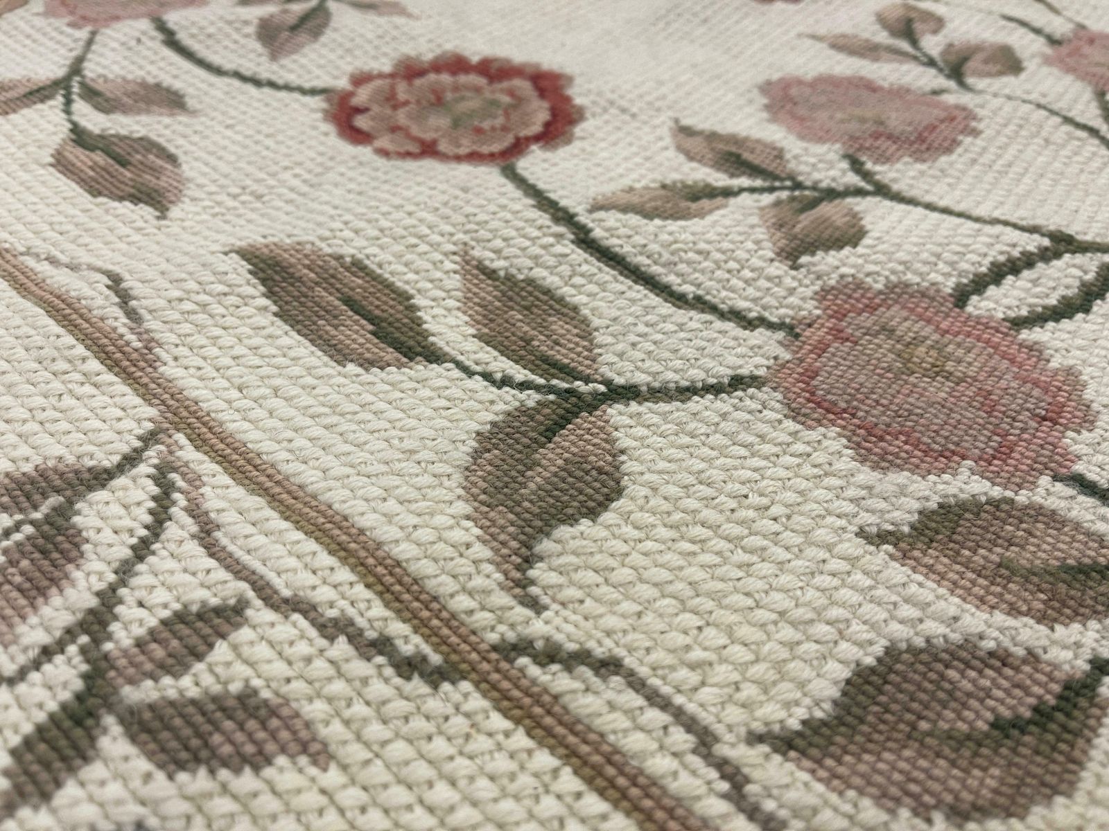Beige Floral Aubusson Rug Handwoven Wool Needlepoint, Traditional Botanical Rug photo vinterior