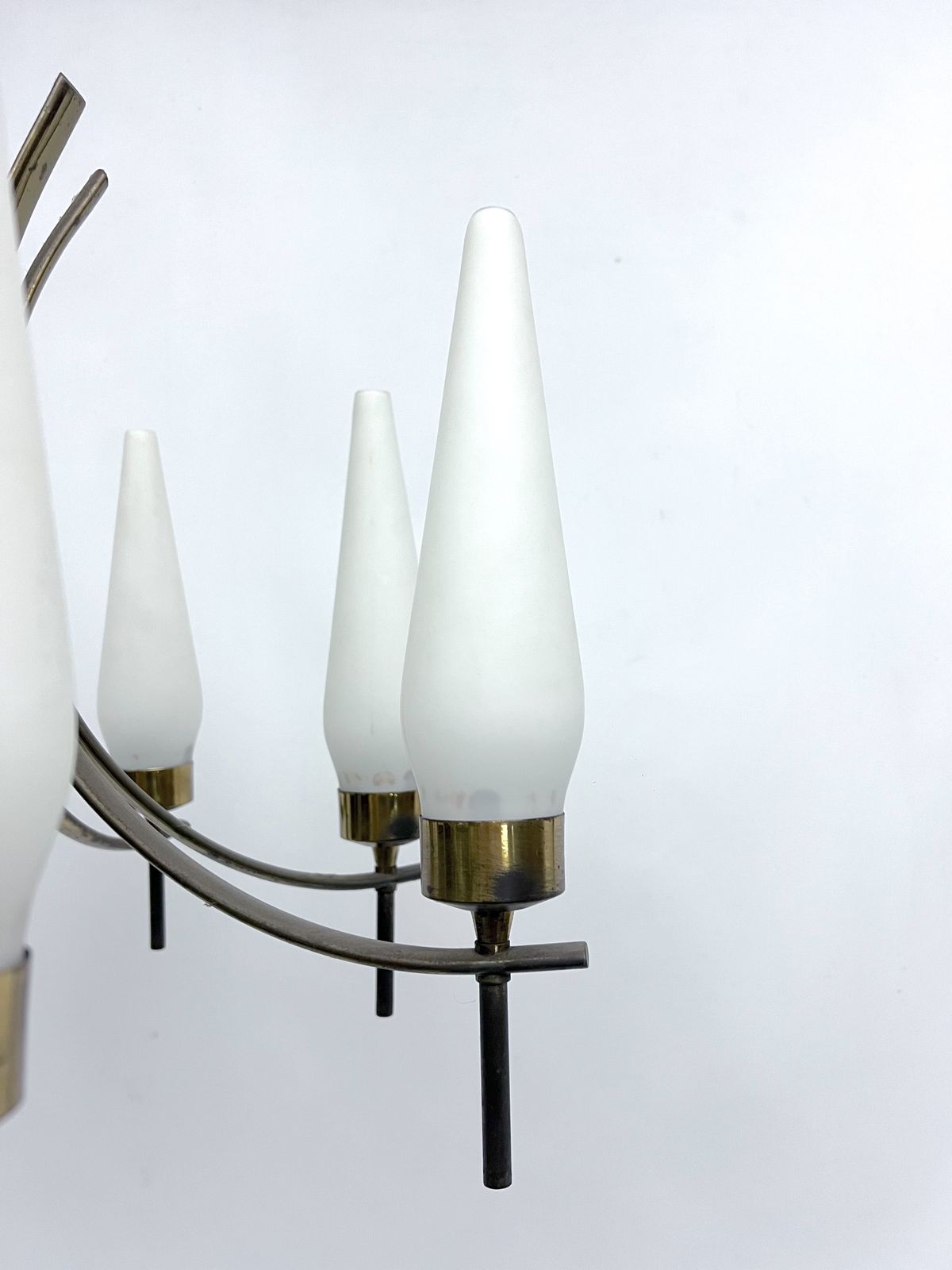 photo furniture Mid Century 8 Lights Brass And Opaline Glass Chandelier. Italy 1950s