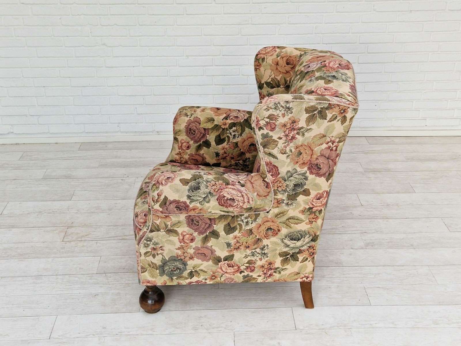 photo vintage 1950s, Danish Vintage Relax Chair In "Flowers" Fabric, Original Condition.