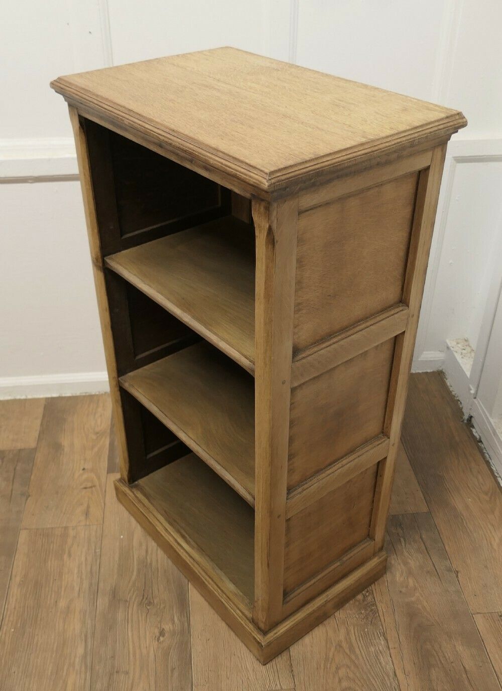 A Superb Arts And Crafts Golden Oak Open Shelves photo vinterior