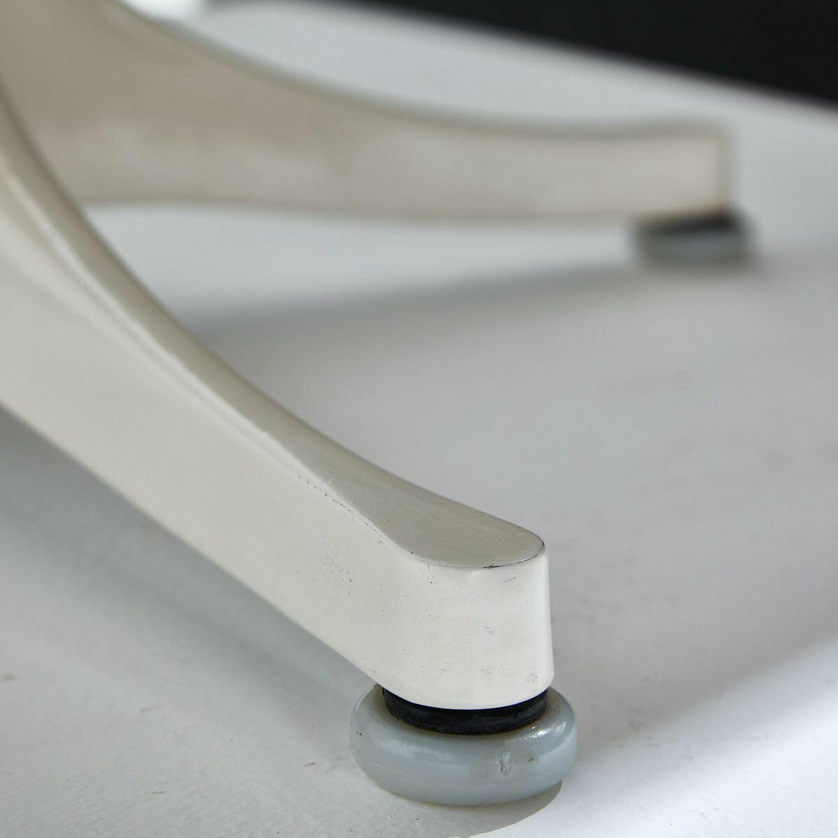 Furniture Nelson Pedestal Table By George Nelson For Herman Miller, 1980s photo