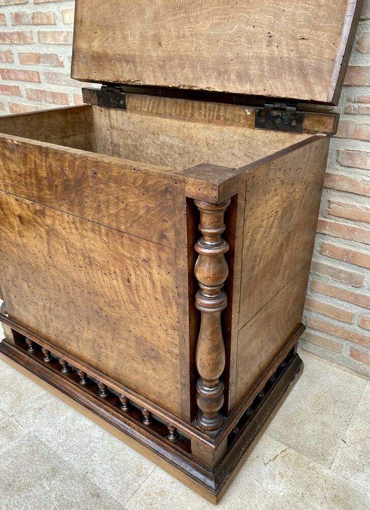 Begin 20e Eeuwse Franse Handgesneden Houten Kist photo buy