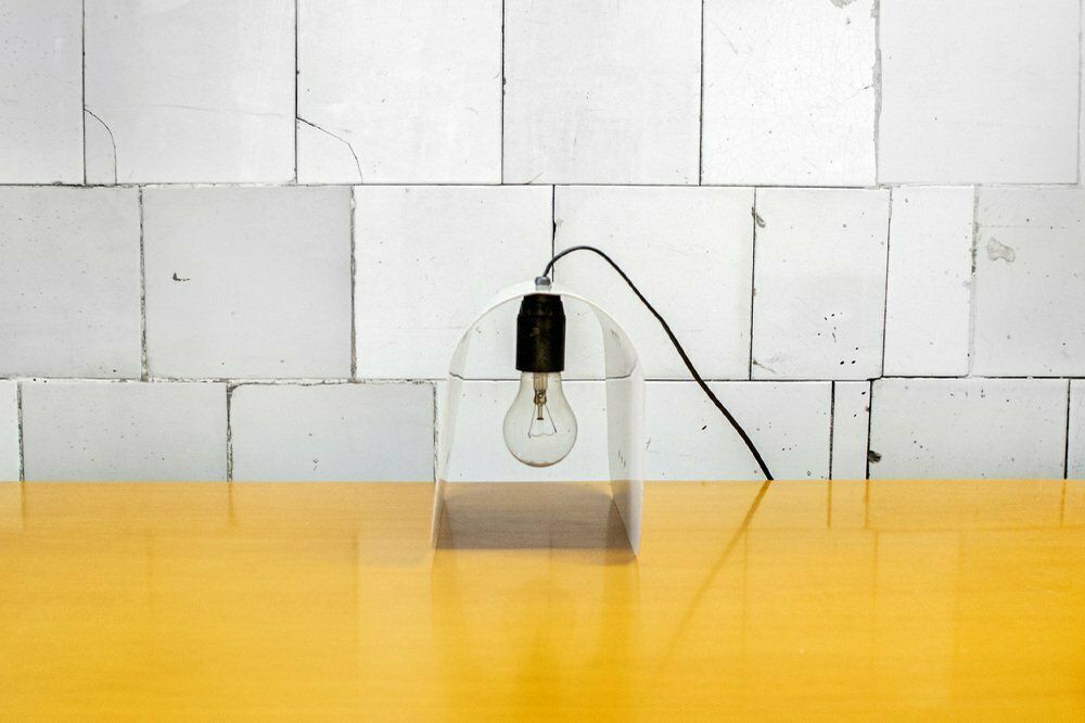 Tafellamp En Plafondlamp Van Gelakt Metaal, Italië, Jaren 1970 photo Verlichting