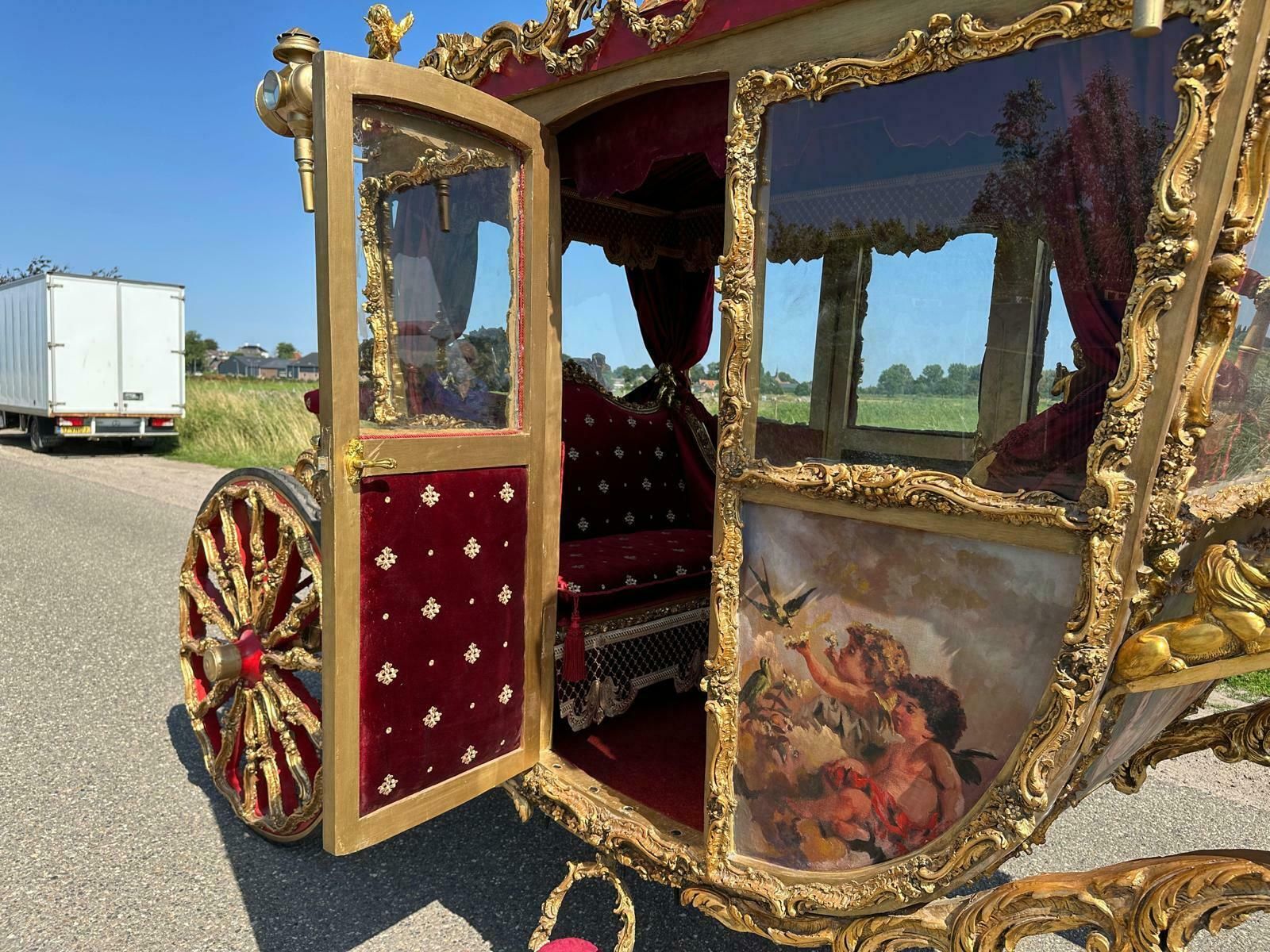 photo vintage One Of A Kind, Royal Carriage, Very Rare Opportunity