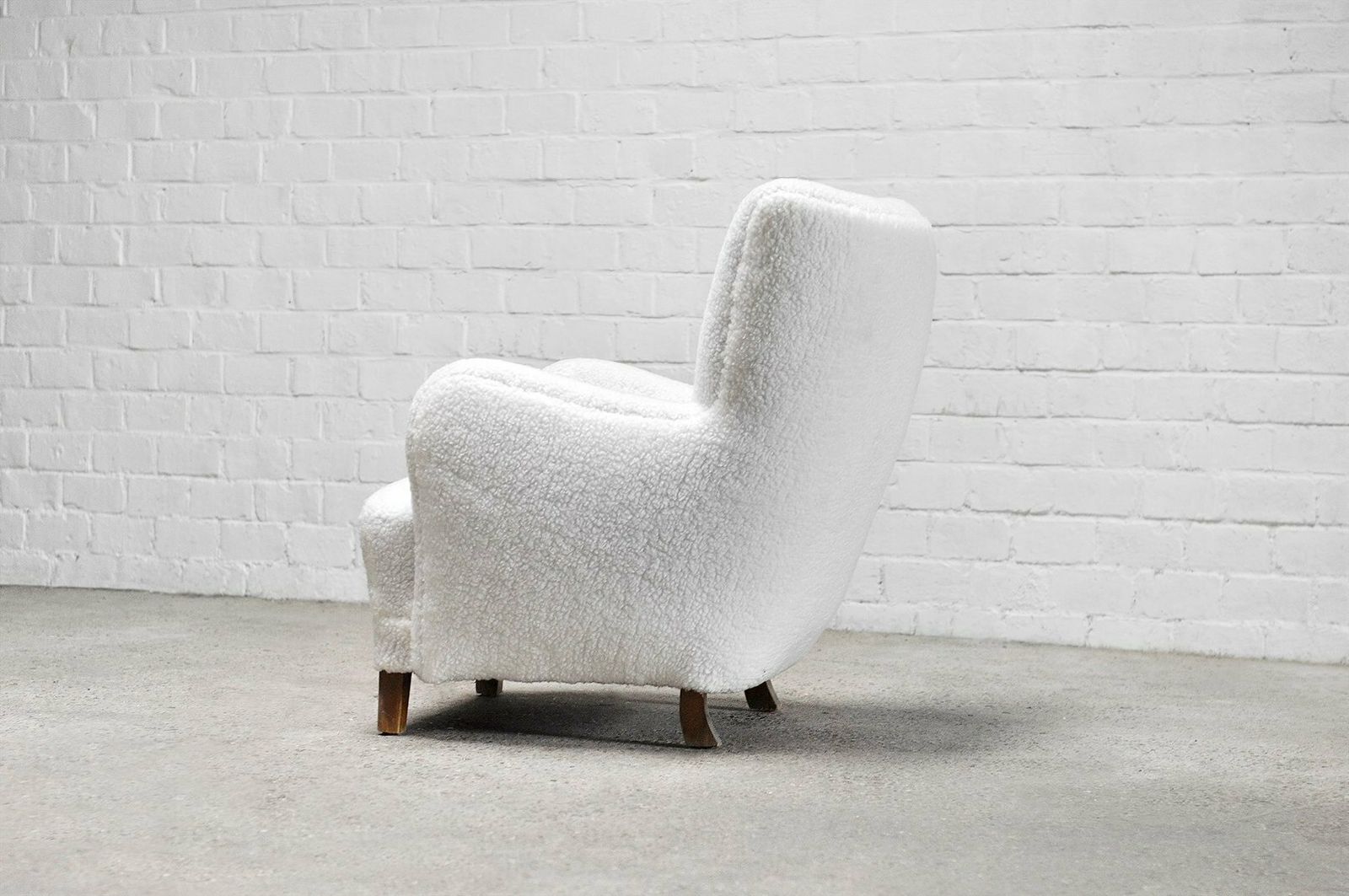 Model 1669 Lounge Chair In White Wool From Fritz Hansen, Denmark, 1940s photo vinterior