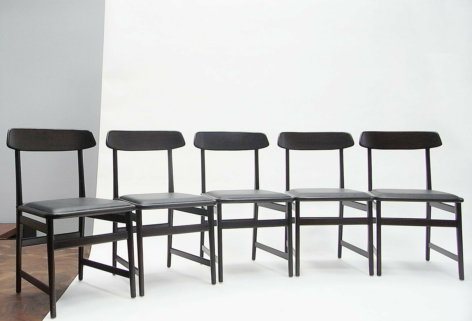 Lucio Cd07 Cherry Wood & Leather Dining Chairs By Sergio Rodrigues For Linbrazil, 2010, Set Of 5