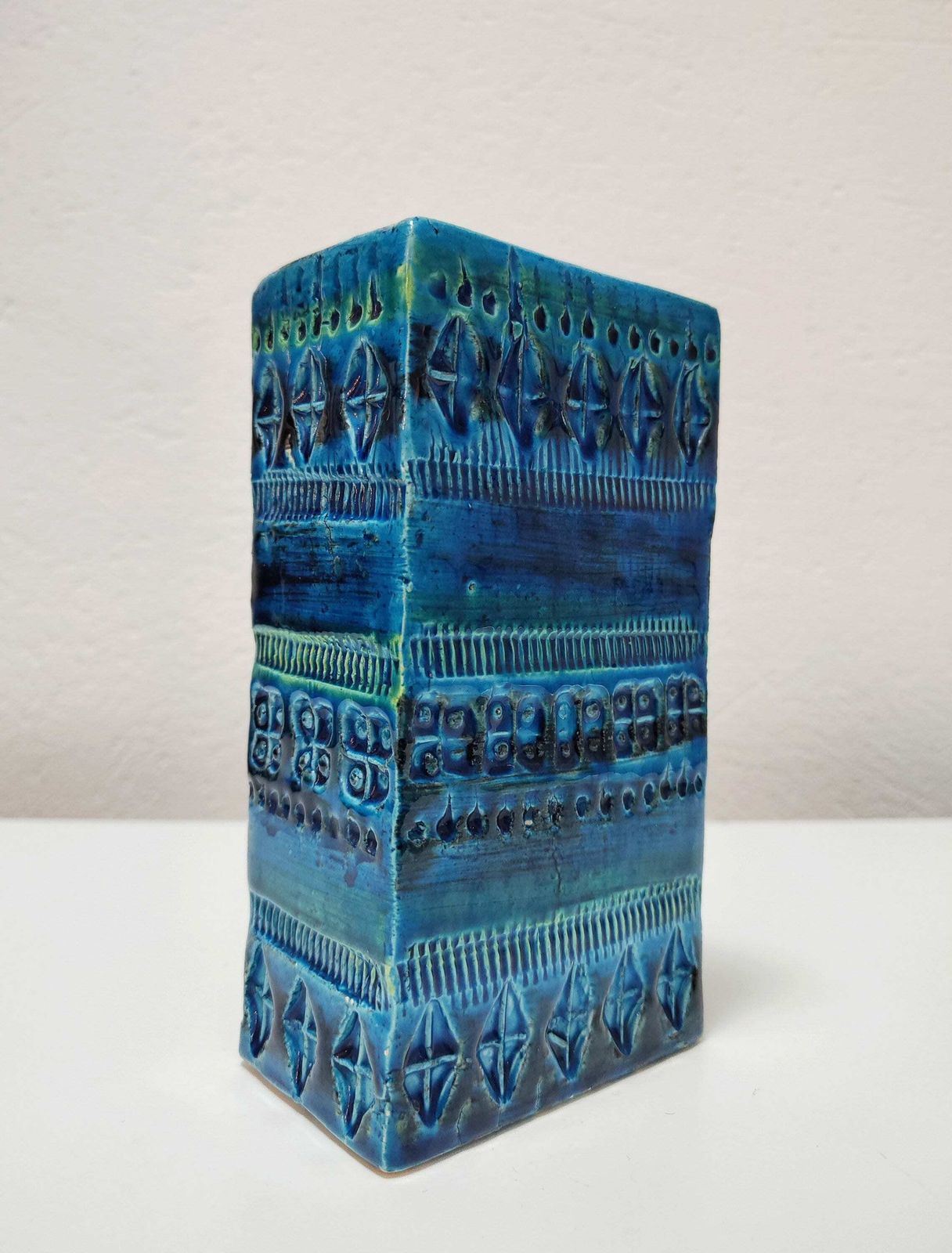 Mid Century Modern Rectangular Glazed Cerulean Blue Vase Designed By Aldo Londi For Bittossi Ceramics // Made In Italy In 1960s