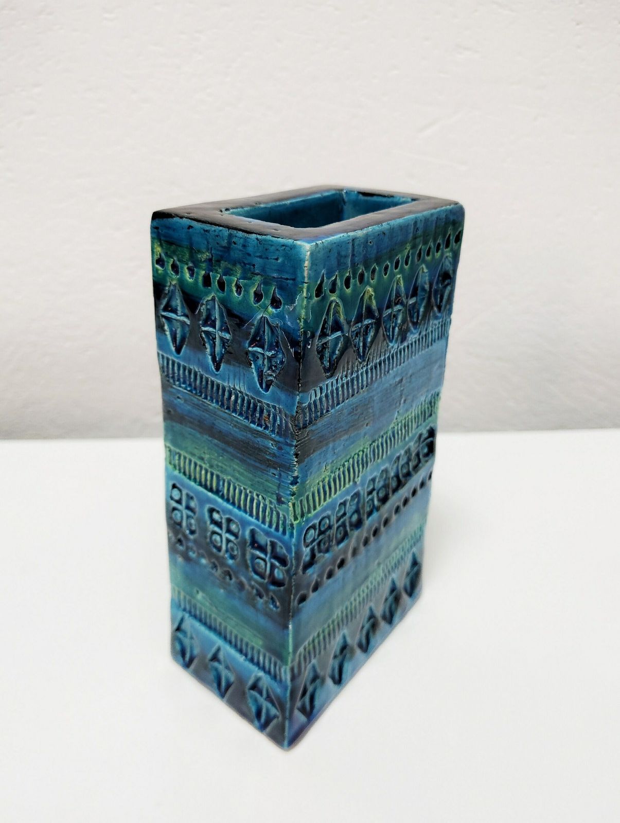 Mid Century Modern Rectangular Glazed Cerulean Blue Vase Designed By Aldo Londi For Bittossi Ceramics // Made In Italy In 1960s photo 445.0