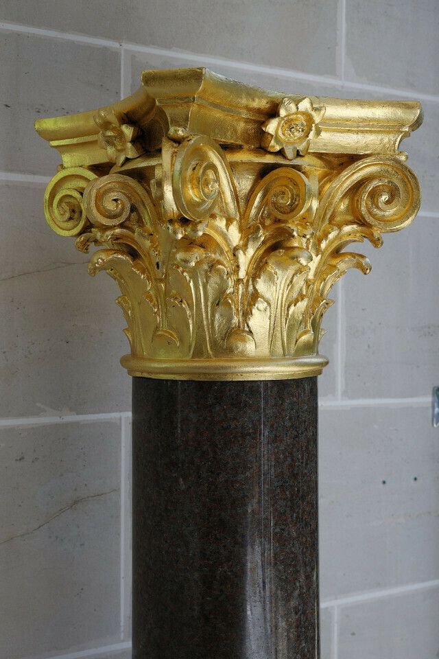 Large Neoclassical Granite And Gilt Bronze Column, 20th Century. photo vinterior